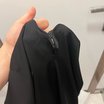 Armine Fermuarı Yırtık Ve Güvenlik Kilitli Elbise Gönderildi, Çözüm Sunulmadı