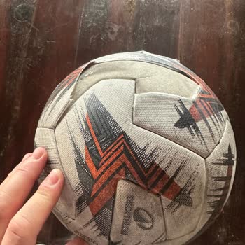 Yeni Alınan Futbol Topunun Kısa Sürede Soyulması Hayal Kırıklığı