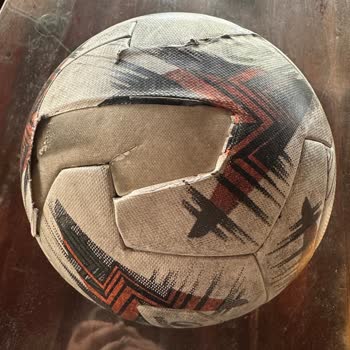 Yeni Alınan Futbol Topunun Kısa Sürede Soyulması Hayal Kırıklığı