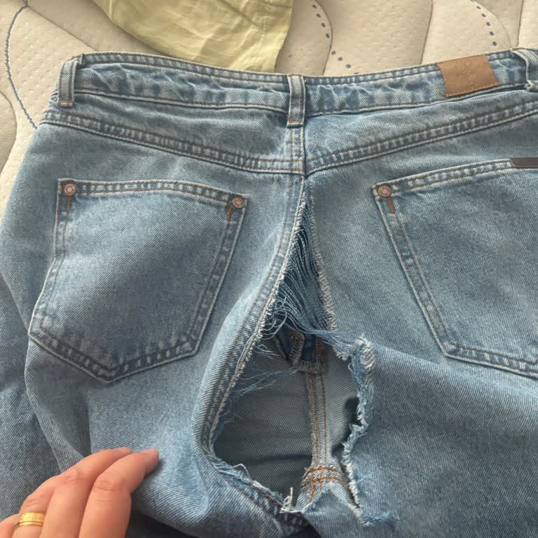 İlk Giyişte Yırtılan Pantolon Nedeniyle Mağduriyet Yaşadım