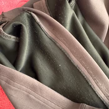 Bir Giymede Deforme Olan Eşofman Ve Yetersiz Mağaza Çözümü