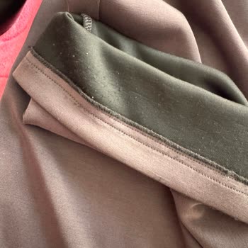 Bir Giymede Deforme Olan Eşofman Ve Yetersiz Mağaza Çözümü