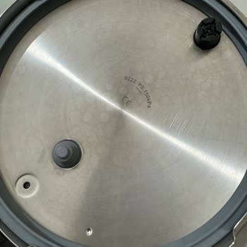 Wasserflecken und Luftaustritt bei WMF Perfect Plus 6,5 l Schnellkochtopf schon nach erster Nutzung