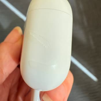 Airpods 4. Nesil Kulaklıkta Hızlı Sararma Ve Deformasyon Sorunu