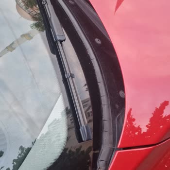 BMW 1 Serisi Ön Cam Parçasında Deformasyon Sorunu Yaşadım