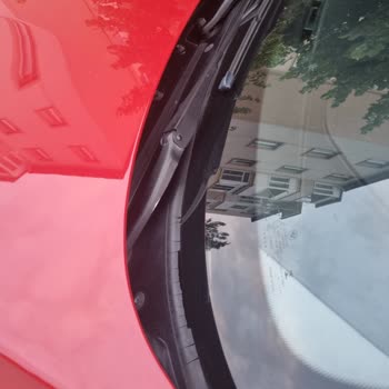 BMW 1 Serisi Ön Cam Parçasında Deformasyon Sorunu Yaşadım