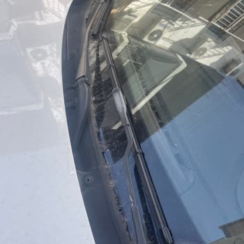 BMW 1.16i Ön Cam Fitilinin Çürümesi Ve Kalite Sorunu