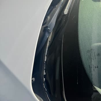 BMW F30 320ied Ön Cam Fitilindeki Kronik Sorun Ve Değişim Talebi