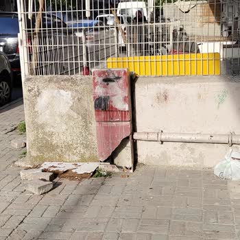 Sokağımızdaki Kırık Doğalgaz Kutusu Acil Onarım Bekliyor