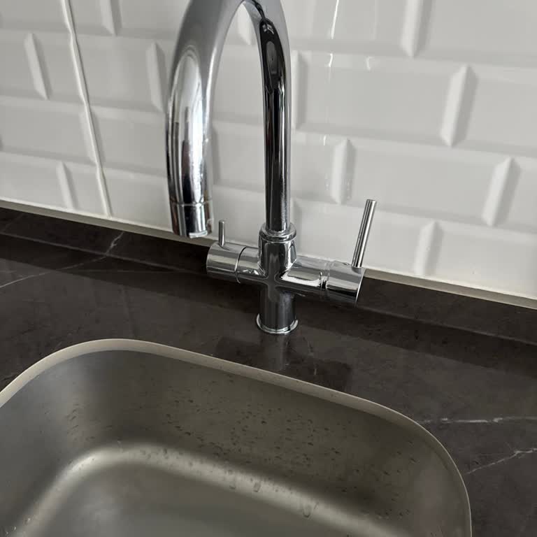 ECA Evye Bataryası Garanti Süresinde Su Akıtıyor, Servis Ücret Talep Ediyor