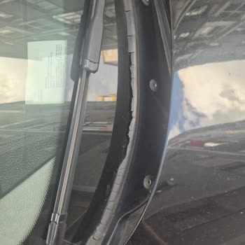 BMW Aracımda Ön Cam Silecek Altı Malzeme Sorunu