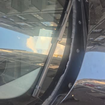 BMW Aracımda Ön Cam Silecek Altı Malzeme Sorunu