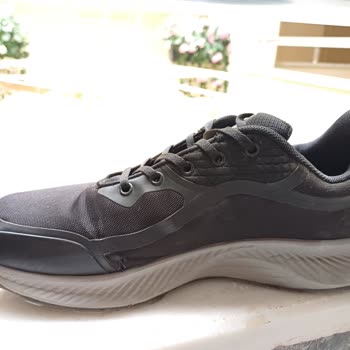 Kısa Sürede Yırtılan Ayakkabılar Ve Mağaza İlgisizliği