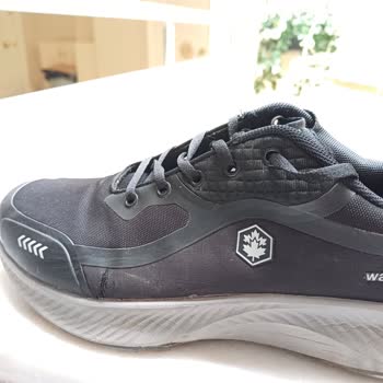 Kısa Sürede Yırtılan Ayakkabılar Ve Mağaza İlgisizliği