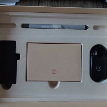 Lenovo Yoga TAB Plus Kutusunda Adaptör Eksikliği Ve Çözüm Bulamama