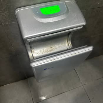 Benzinlikte Ücretli Ve Temiz Olmayan Tuvalet Sorunu