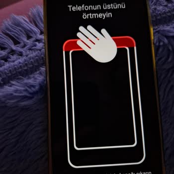 Realme 12 Lite Modelinde 'Üstünü Örtmeyin' Uyarısı Ve Kullanım Dışı Kalma Sorunu