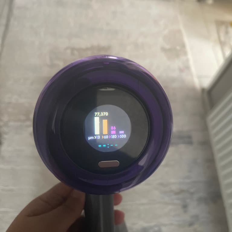 Dyson V12 Süpürge Çalışırken Kendi Kendine Duruyor