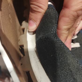 Bir Ayda Açılan Ayakkabı Ve Mağazada Benzer Sorun