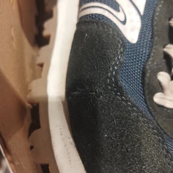 Bir Ayda Açılan Ayakkabı Ve Mağazada Benzer Sorun