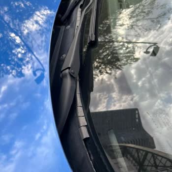 BMW 1.16 M Sport Ön Cam Fitili Eriyor Ve Çatlıyor Kronik Sorun Mu