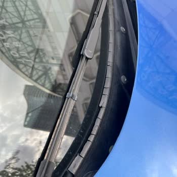 BMW 1.16 M Sport Ön Cam Fitili Eriyor Ve Çatlıyor Kronik Sorun Mu