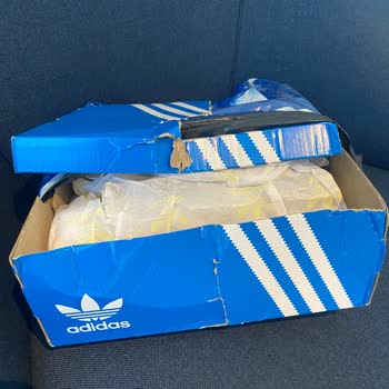 Aldığım Ayakkabının Kutusu Paramparça Ve Teslimat Gecikti