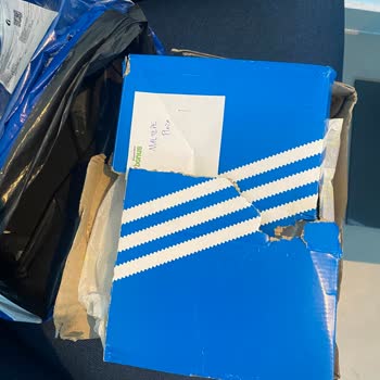 Aldığım Ayakkabının Kutusu Paramparça Ve Teslimat Gecikti