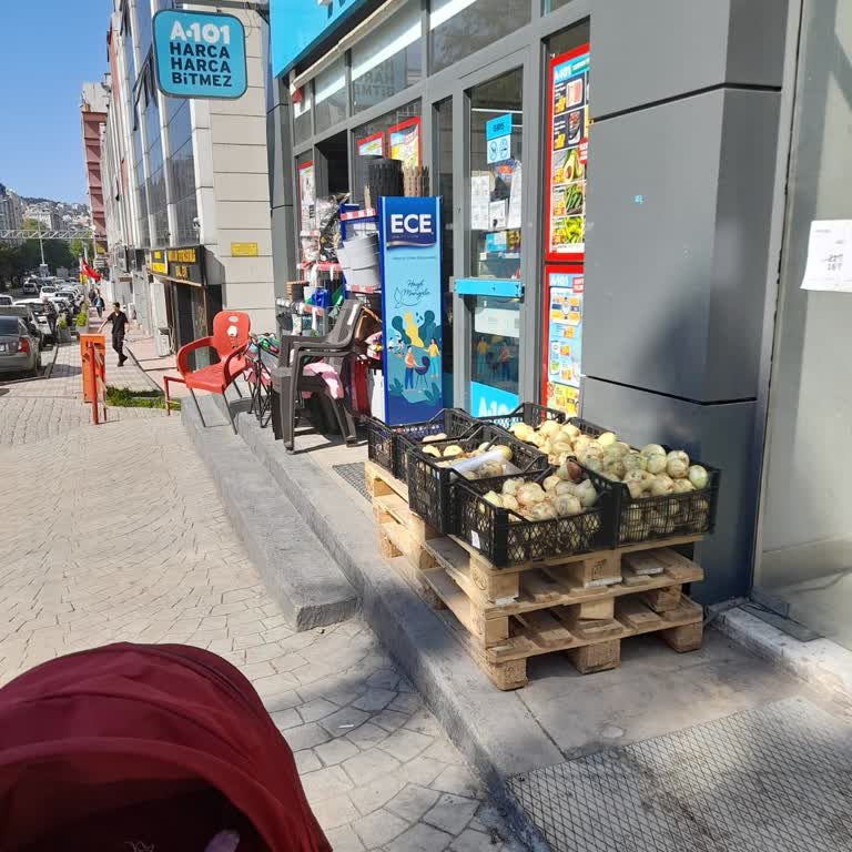 A101'in Engelli Yolunu Sürekli Kapatıyorlar!