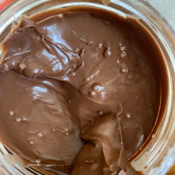 Nutella Kavanozunda Yağ Kabarcıklarıyla Karşılaştım