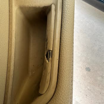 BMW 5.20i Kapı Tutamağı Silerken Kırıldı, Kaliteye Yakışmıyor