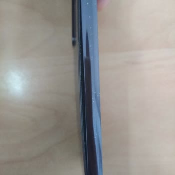 Samsung S22'nin Bataryası Kısa Sürede Şişti Ve Kapanıyor