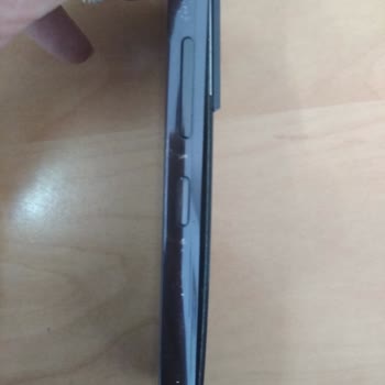 Samsung S22'nin Bataryası Kısa Sürede Şişti Ve Kapanıyor