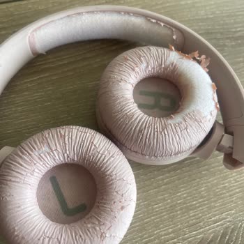 Kulaklık Pedlerinde Soyulma ve Kullanım Sorunu