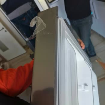 LG Buzdolabı Kapağı Hasarlı Ve Değişim Süreci Sorunlu
