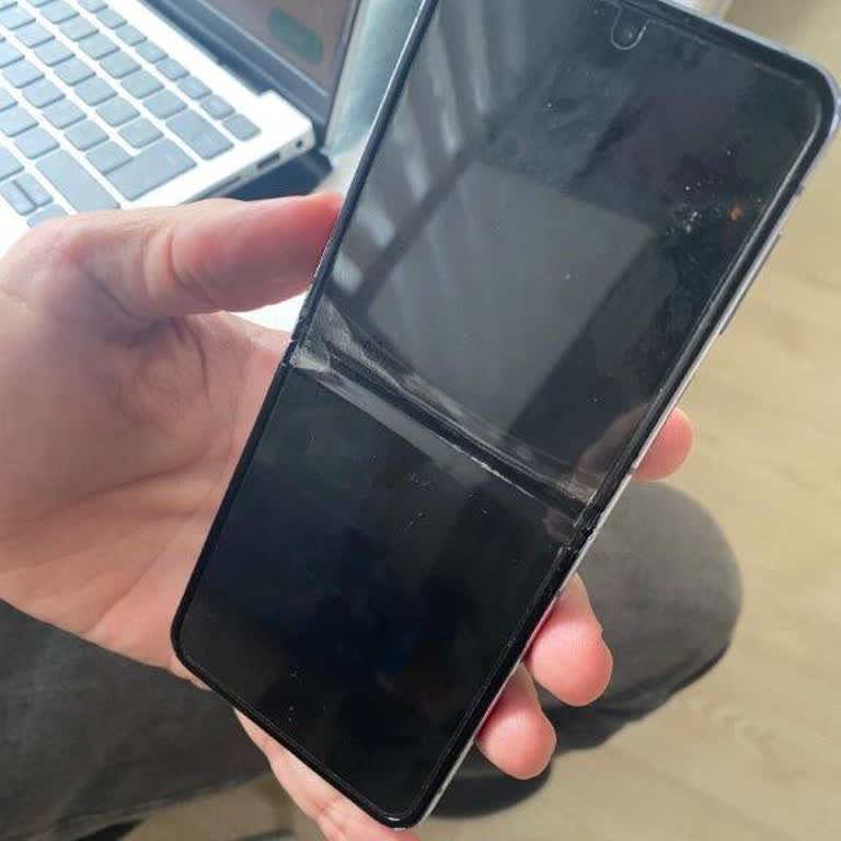 Samsung Katlanabilir Ekran Koruyucuda Sürekli Kabarma ve Garanti Mağduriyeti