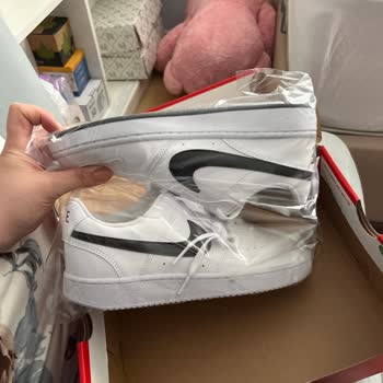 FLO'dan Farklı Modelde Ayakkabı Gönderildi, Değişim Yerine İadeye Yönlendirildim