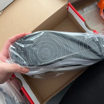 FLO'dan Farklı Modelde Ayakkabı Gönderildi, Değişim Yerine İadeye Yönlendirildim