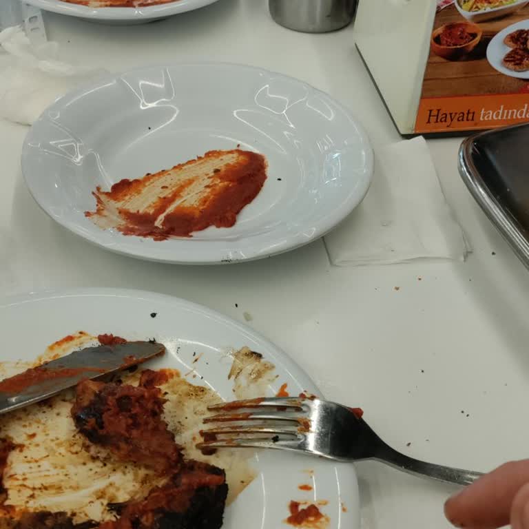 Köfteci Yusuf'ta Sert Ve Yanmış Et, İlgisiz Personel Mağduriyet Yaşattı