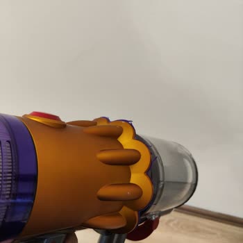 Dyson V12 Süpürgede Contaların Deformasyonu ve Servis Desteği Sorunu