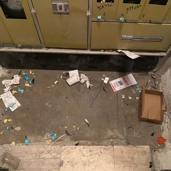 Oedaş Ekipleri Apartmanımızı Çöplüğe Çevirdi