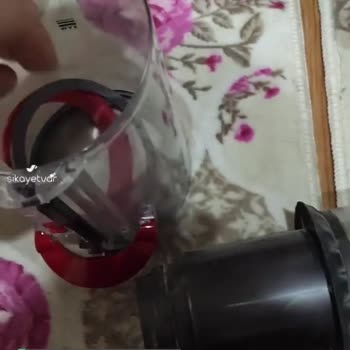 Dyson Süpürgeden Kırmızı Gri Küçük Parçalar Çıktı!
