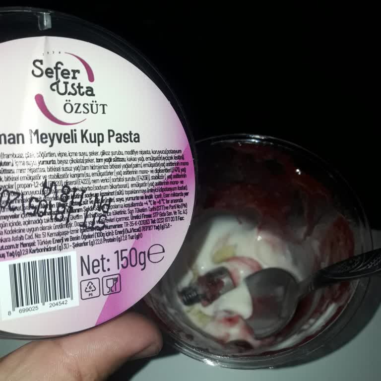 Kup Pastadan Çıkan Civata Şok Etti