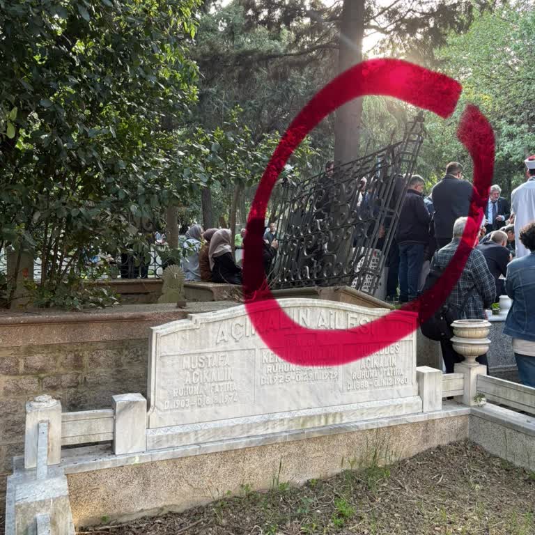 Beyoğlu Kulaksız Mezarlığı'ndaki Tehlikeli Duvara Belediye Duyarsızlığı