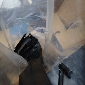 Dikkatsiz Kargo Nedeniyle Araba Parçam Kırıldı