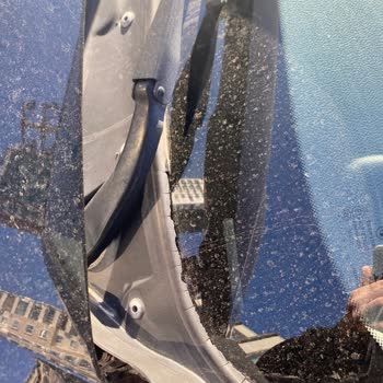 BMW 320i Ön Cam Fitilinde Kronik Sorun Ve Çözüm Talebi