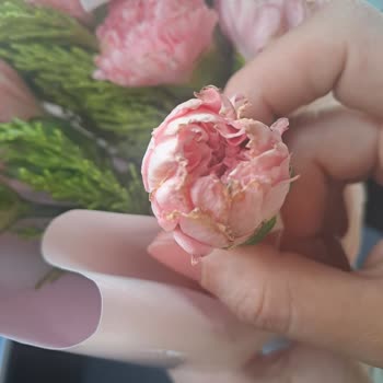 Çiçek Sepeti Anneler Günü'nde Gelen Çiçekler Solmuş ve Özensizdi