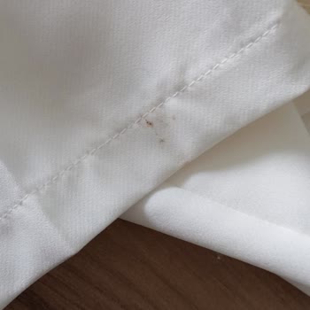 Aldığım Pantolonda Dikiş Hatası Ve Leke Var, Değişim Ücreti Çok Yüksek