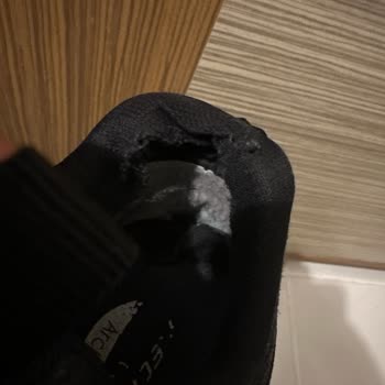 Kısa Sürede Yıpranan Ayakkabıya Ret Cevabı Ve Çözüm Beklentisi