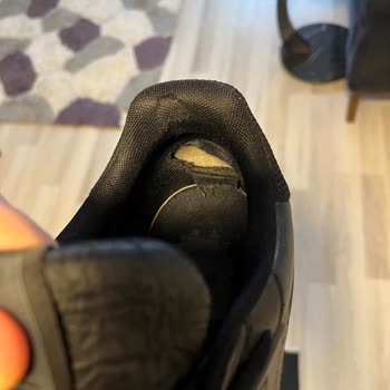 Lacoste Ayakkabı Hem Yıprandı Hem Mağdur Etti!